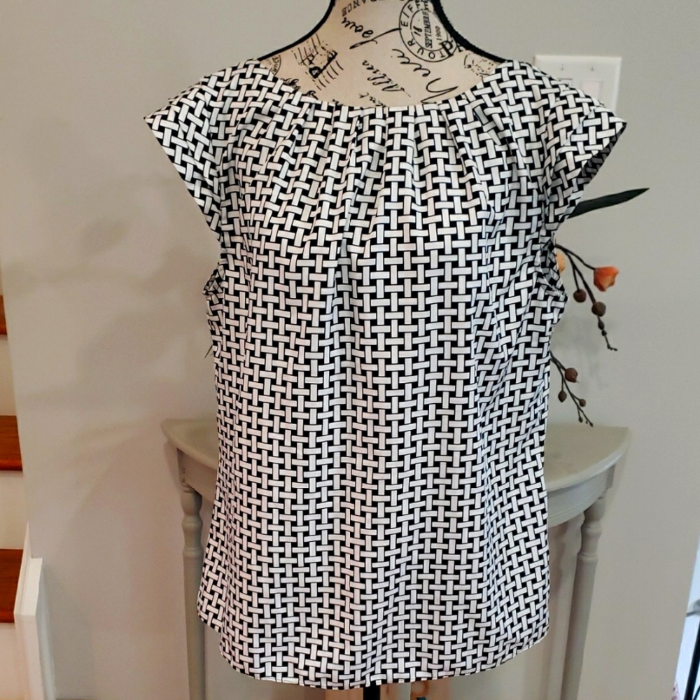 Banana Republic Black and White Geometric Top